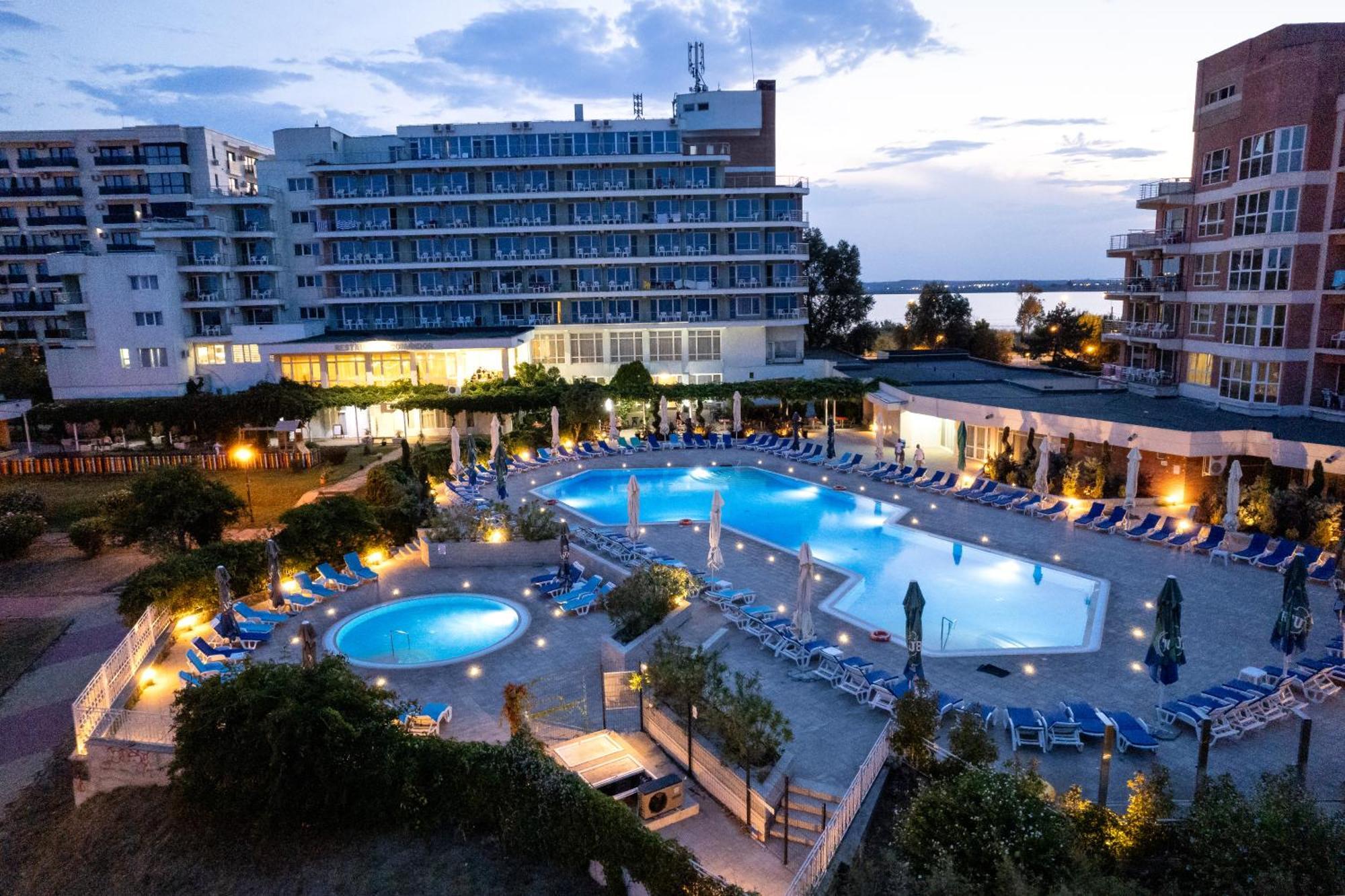 Hotel Comandor Mamaia Kültér fotó