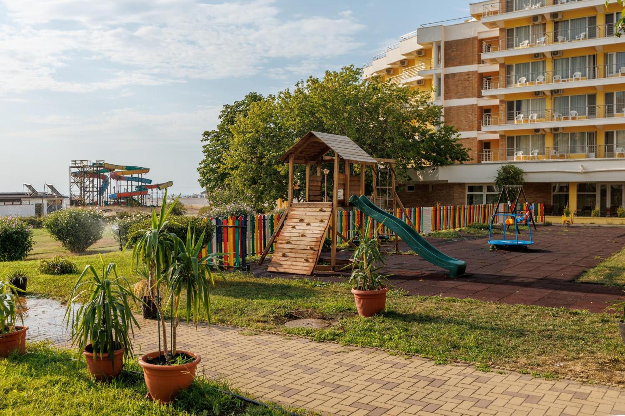 Hotel Comandor Mamaia Kültér fotó