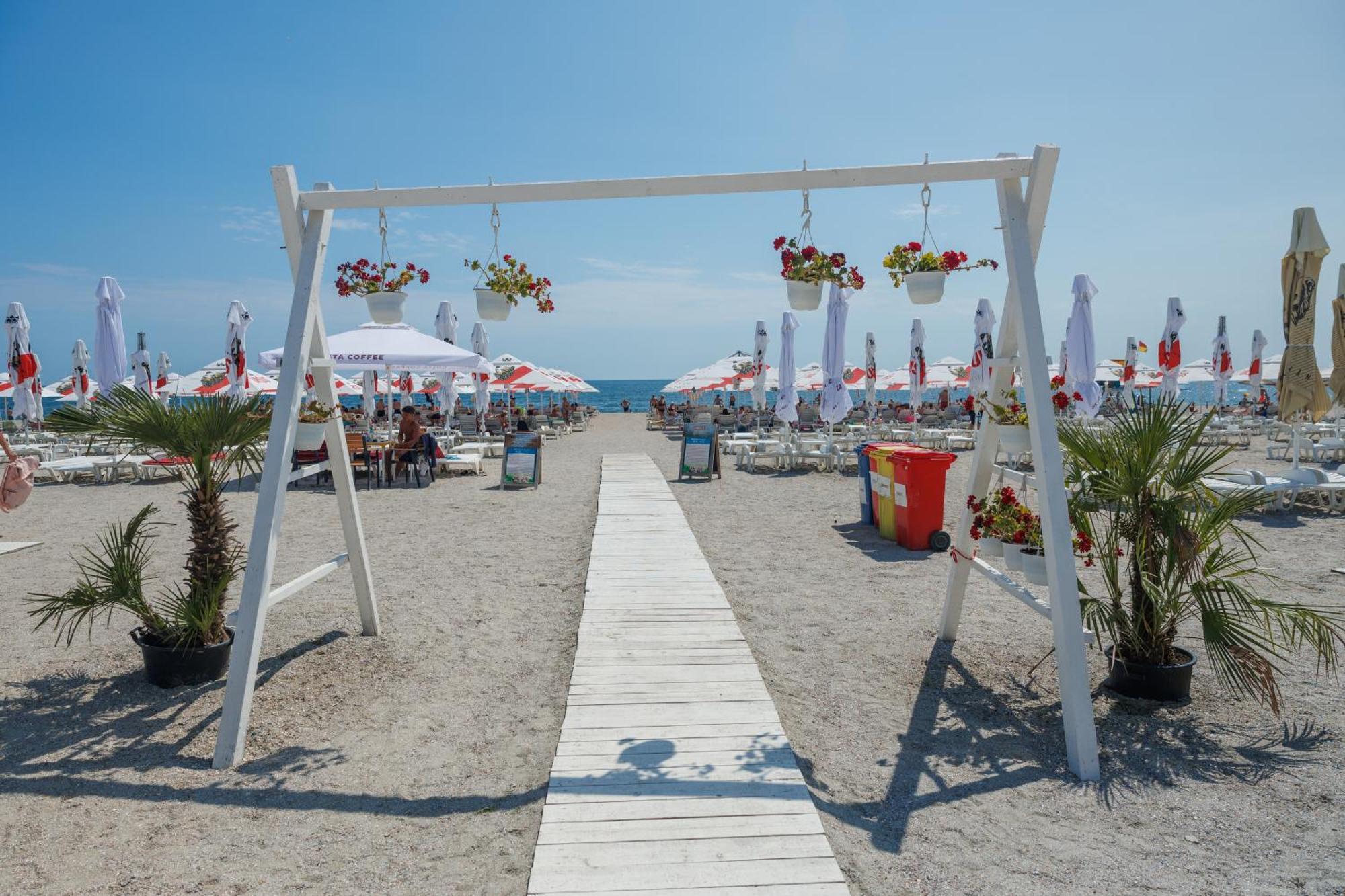 Hotel Comandor Mamaia Kültér fotó