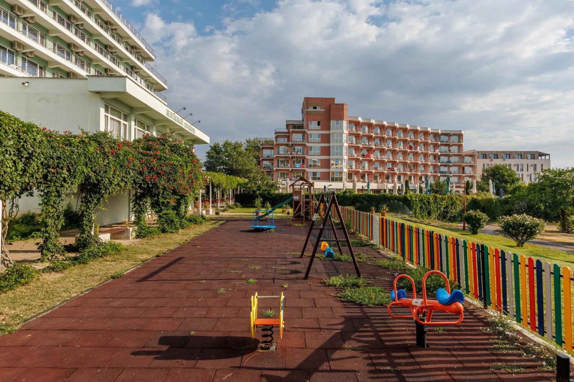 Hotel Comandor Mamaia Kültér fotó